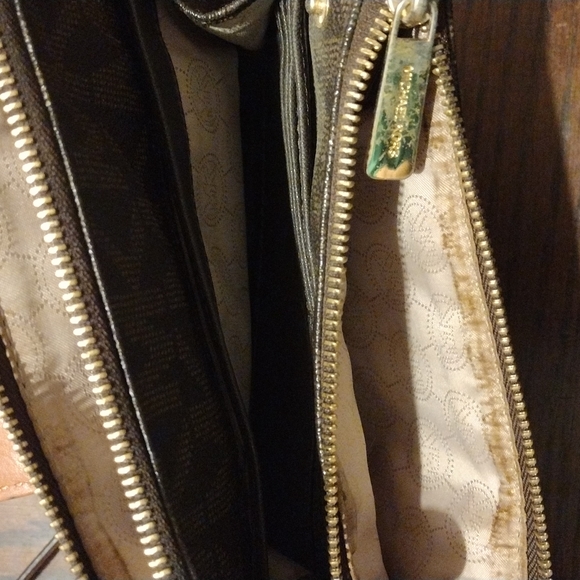 Michael Kors Crossbody Foldout Wallet Built-in Handbag - Picture 7 of 8